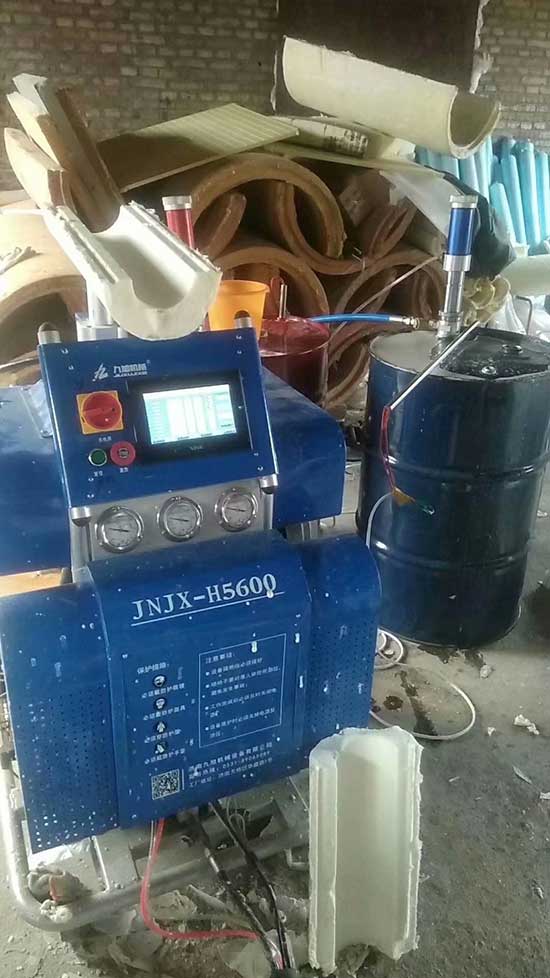 H5600系列預制型硬質保溫瓦殼管發(fā)泡機